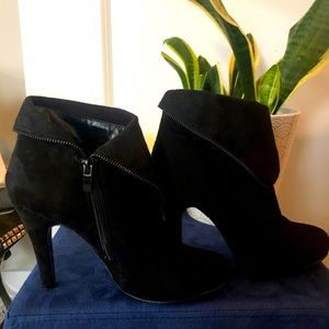 Traffic zipper booties, suede size 9